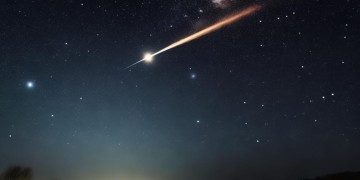 当流星划过天际出自哪首歌？