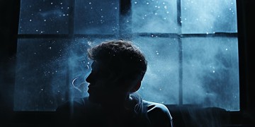 有个男人在梦里哭到底是哪首歌？