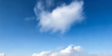 我是天空的一片云出自哪首歌？